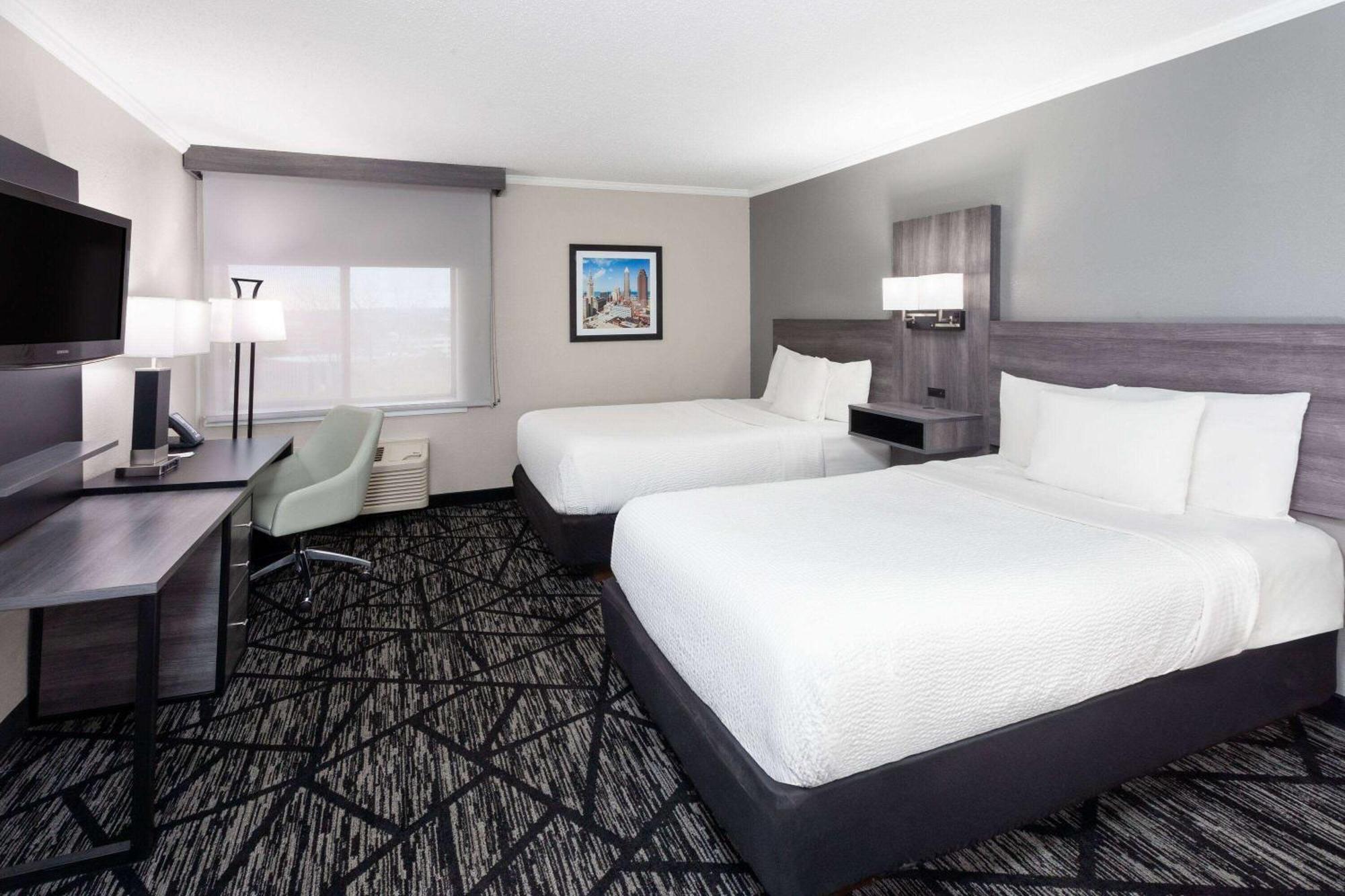 La Quinta Inn By Wyndham Cleveland Independence Exterior photo